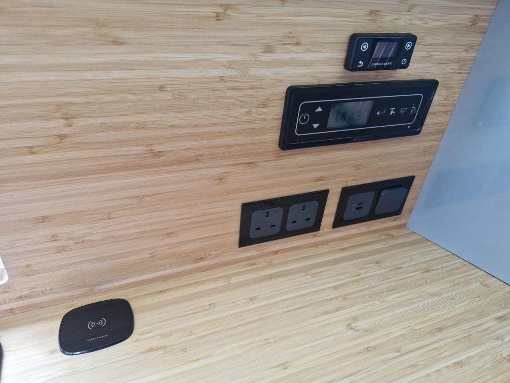 VOLKSWAGEN CAMPERVAN
