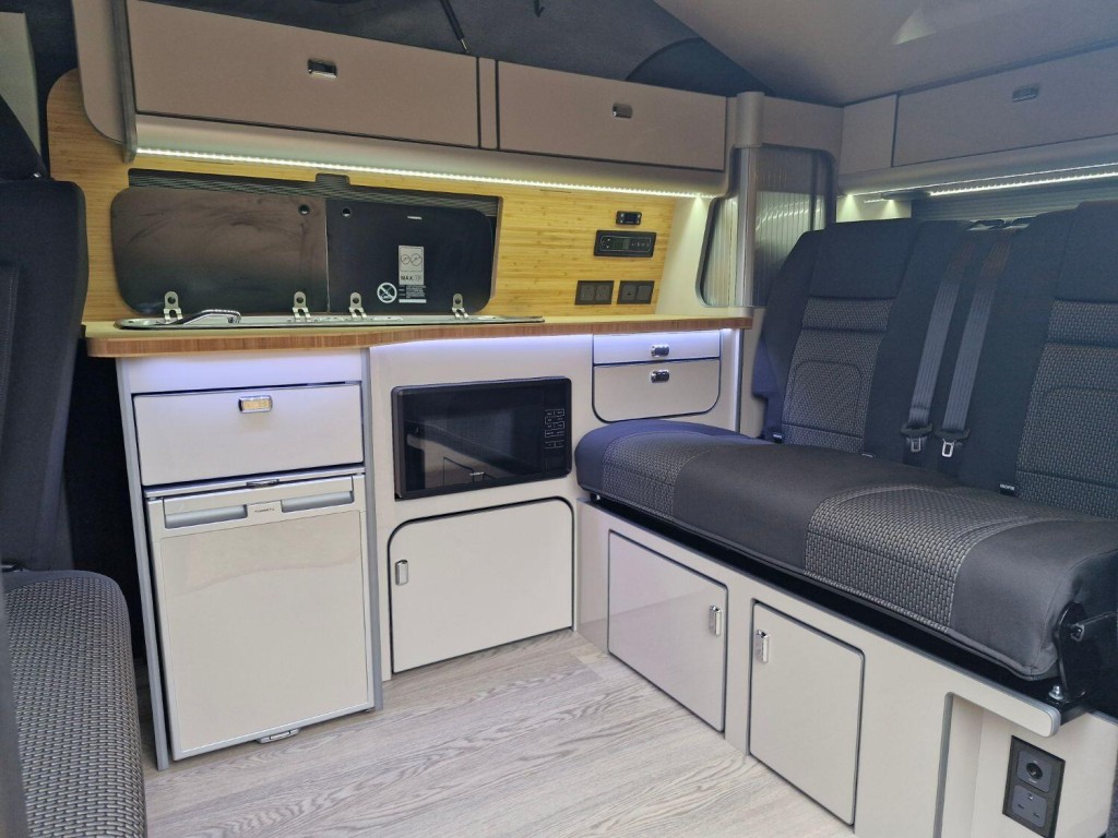 VOLKSWAGEN CAMPERVAN
