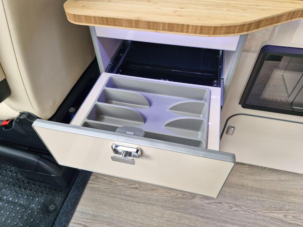 VOLKSWAGEN CAMPERVAN