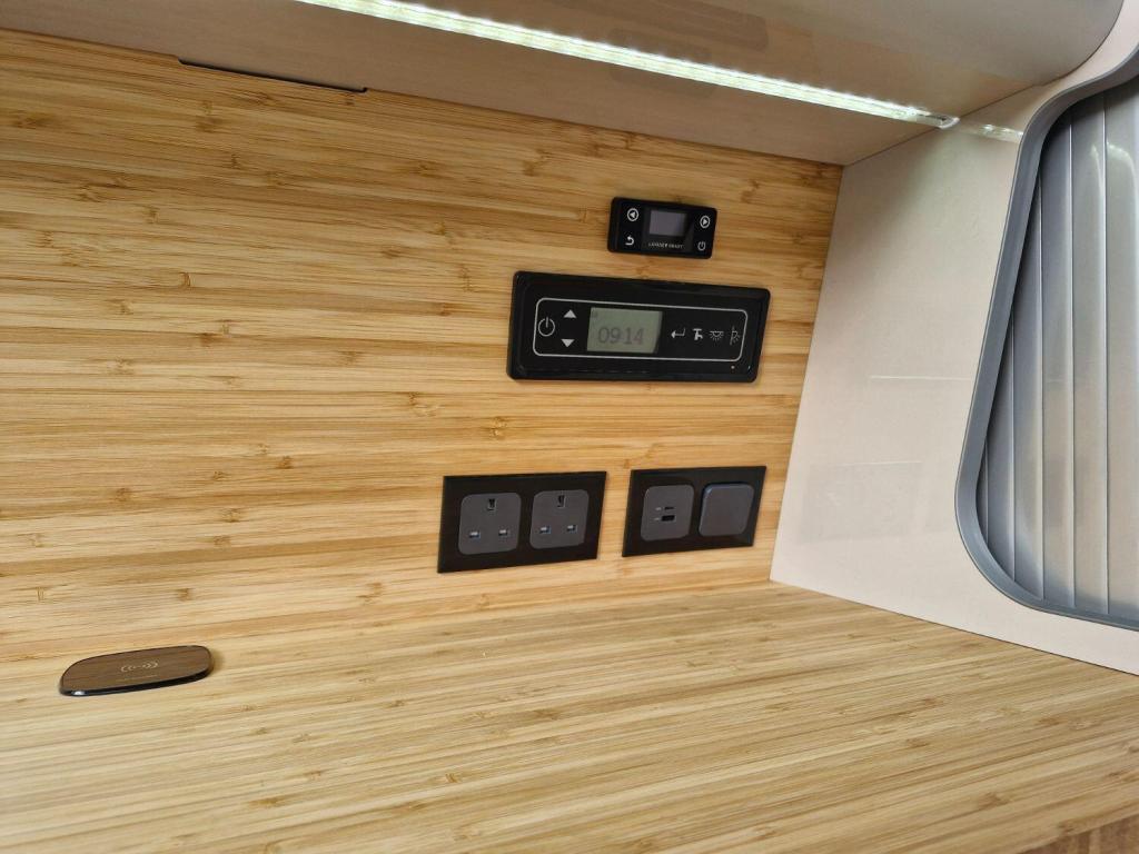 VOLKSWAGEN CAMPERVAN