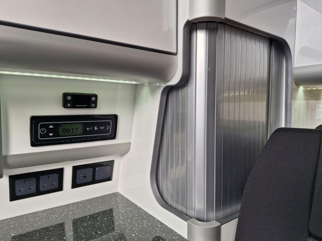 VOLKSWAGEN CAMPERVAN
