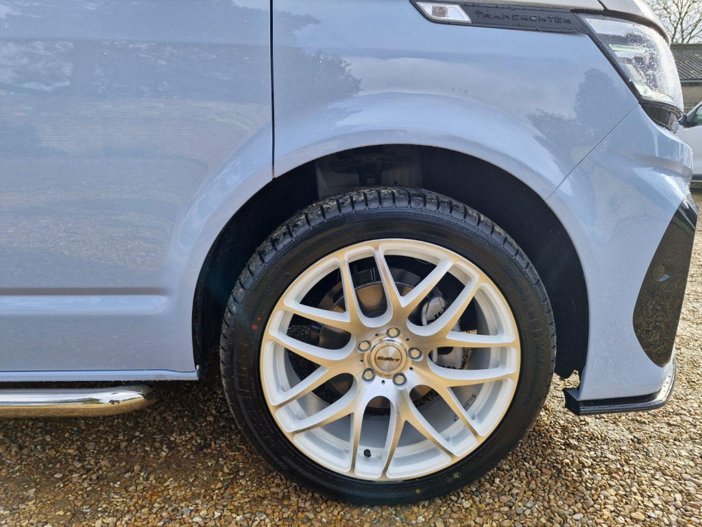 VOLKSWAGEN CAMPERVAN