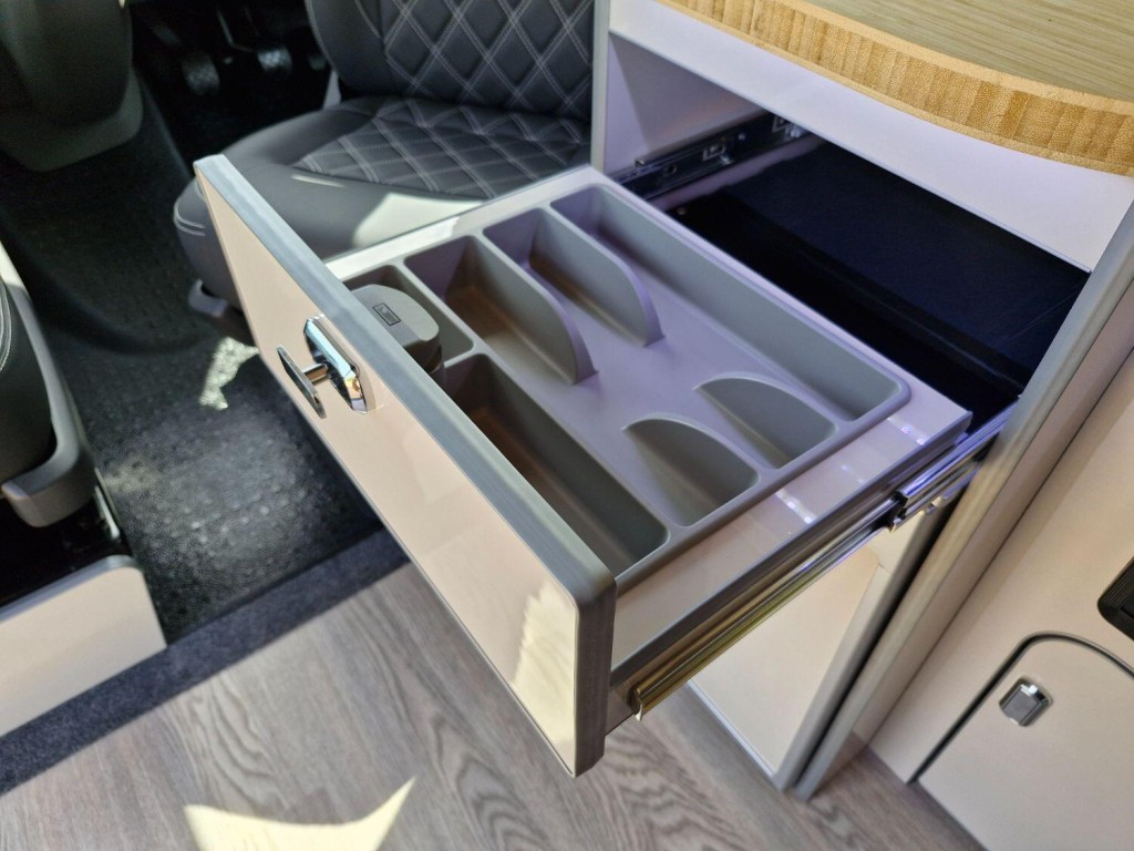 VOLKSWAGEN CAMPERVAN