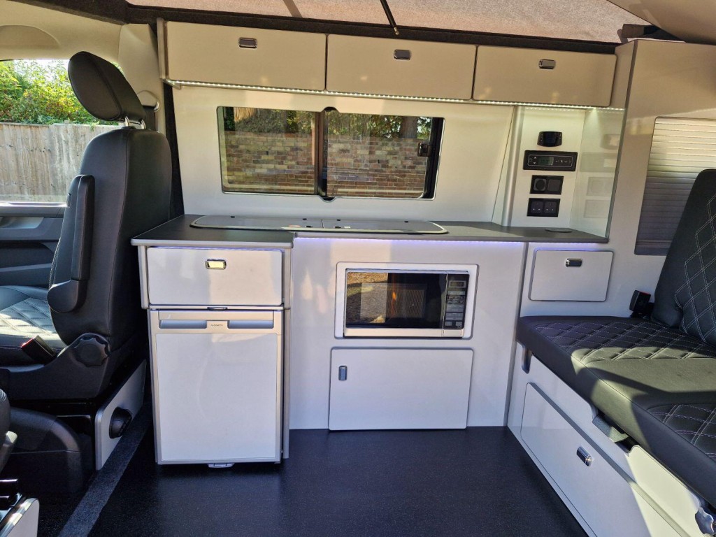 VOLKSWAGEN CAMPERVAN