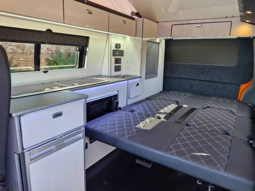 VOLKSWAGEN CAMPERVAN