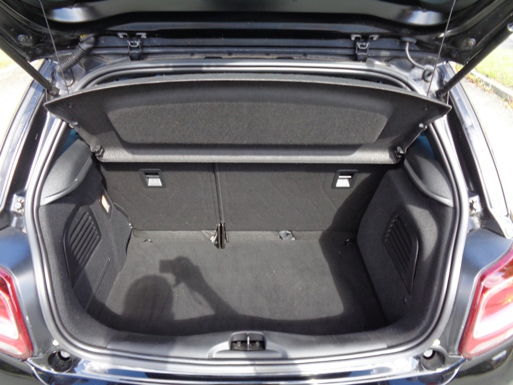 View DS AUTOMOBILES DS 3 1.6 THP DSport