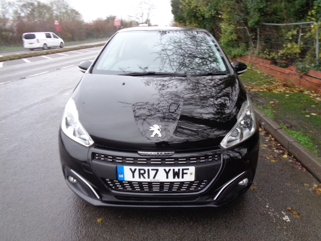 View PEUGEOT 208 1.2 PureTech Black Edition