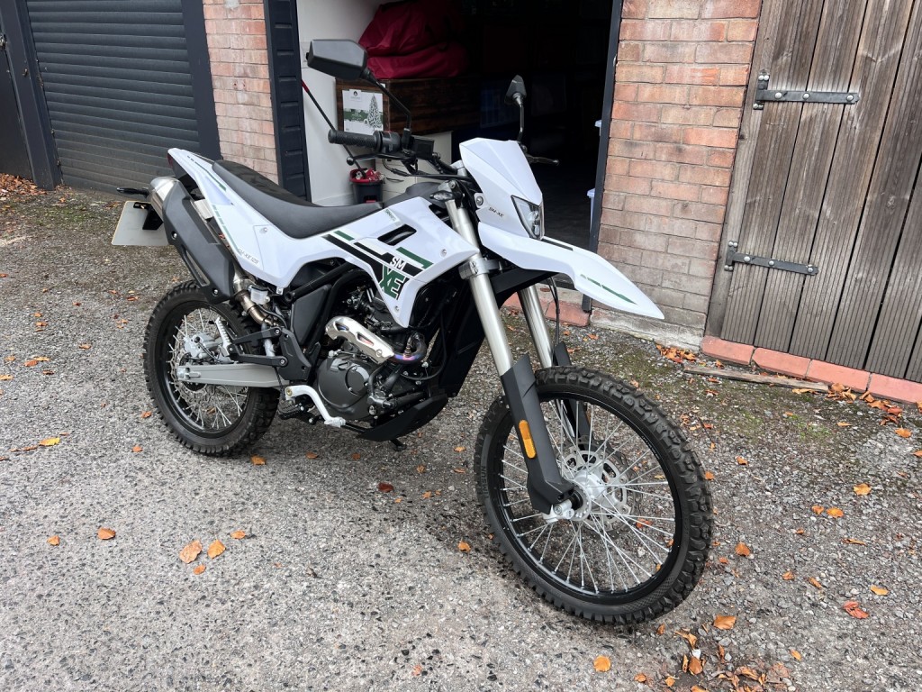 View SINNIS  QH 125 GY