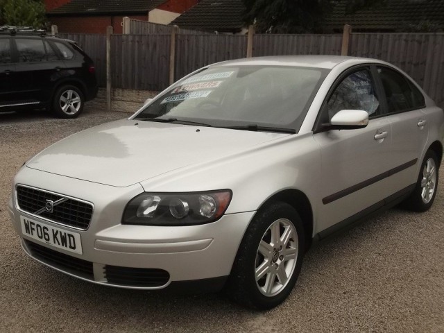 VOLVO S40 1.6 S 4 DOOR SALOON (2006)