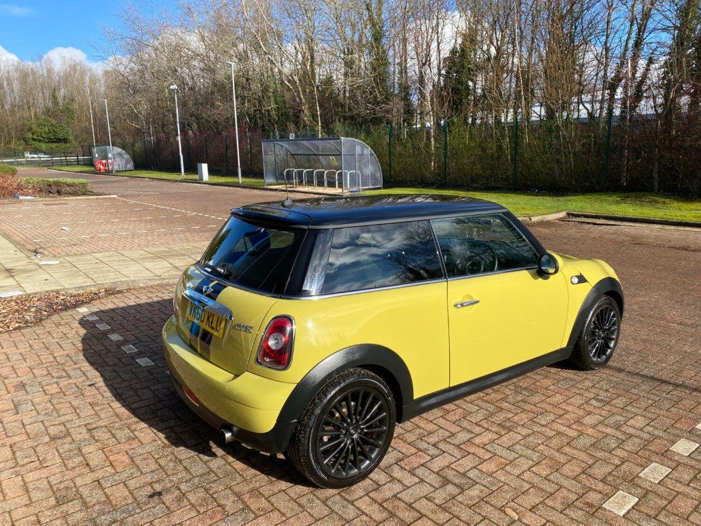 MINI HATCH