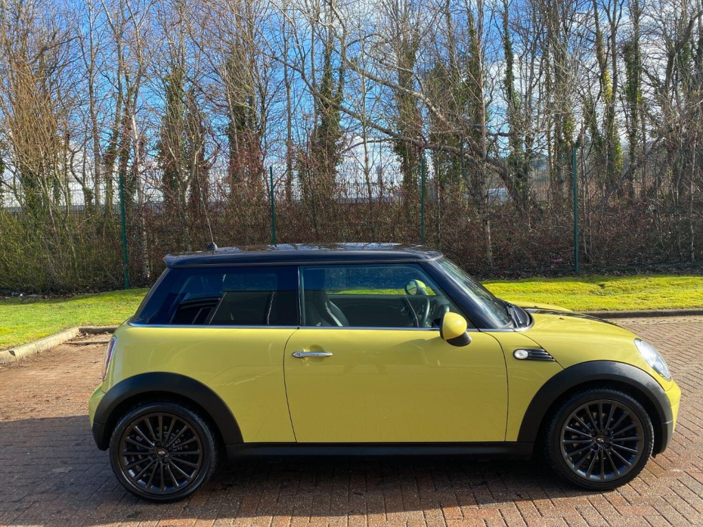 MINI HATCH