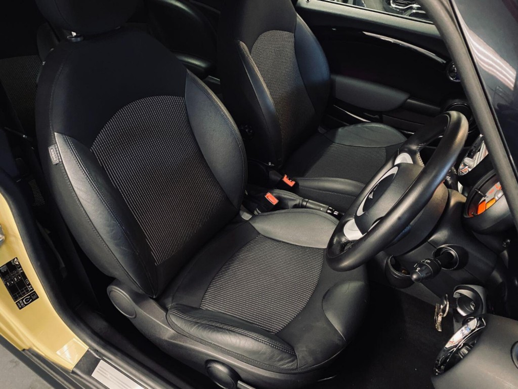 MINI HATCH
