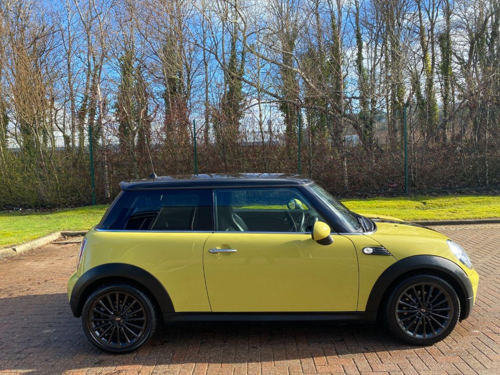 MINI HATCH