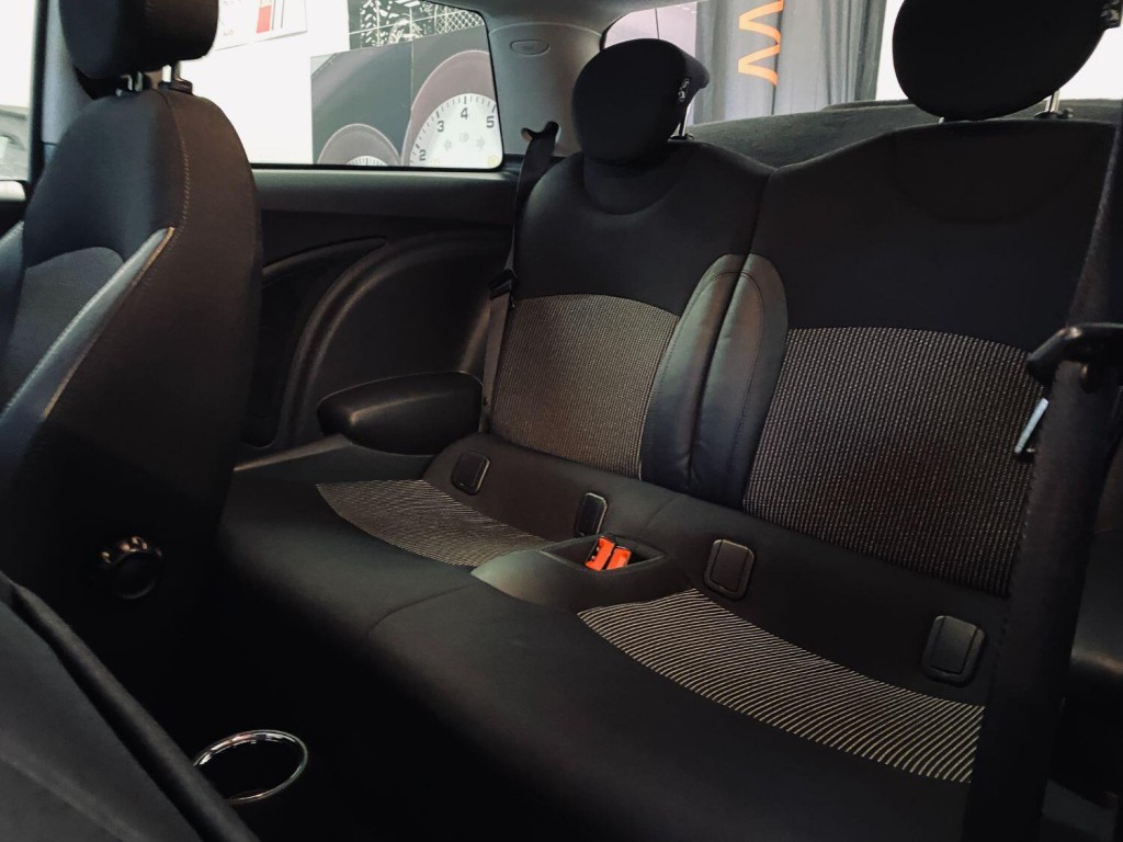 MINI HATCH