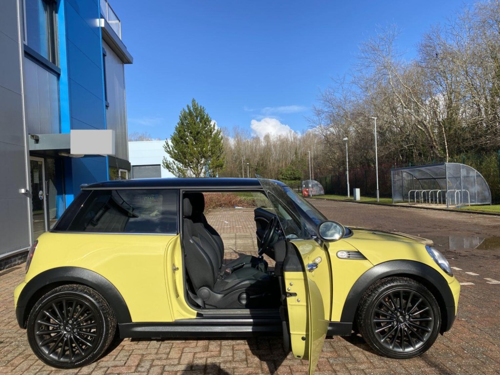 MINI HATCH