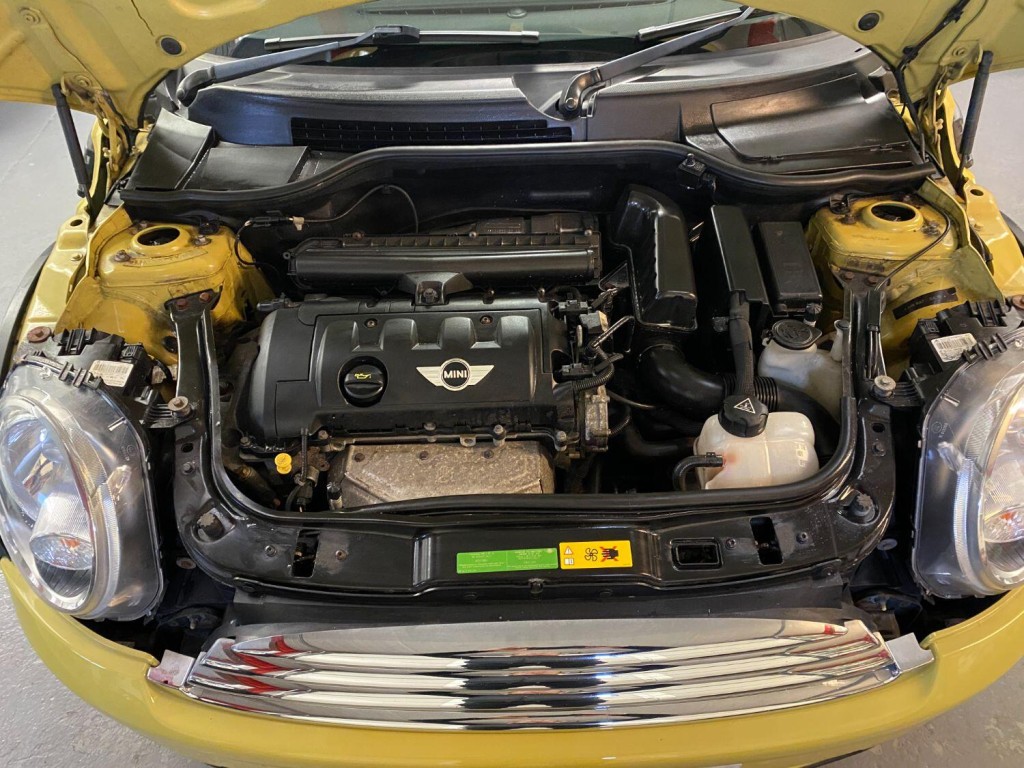 MINI HATCH