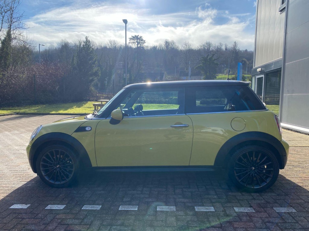 MINI HATCH