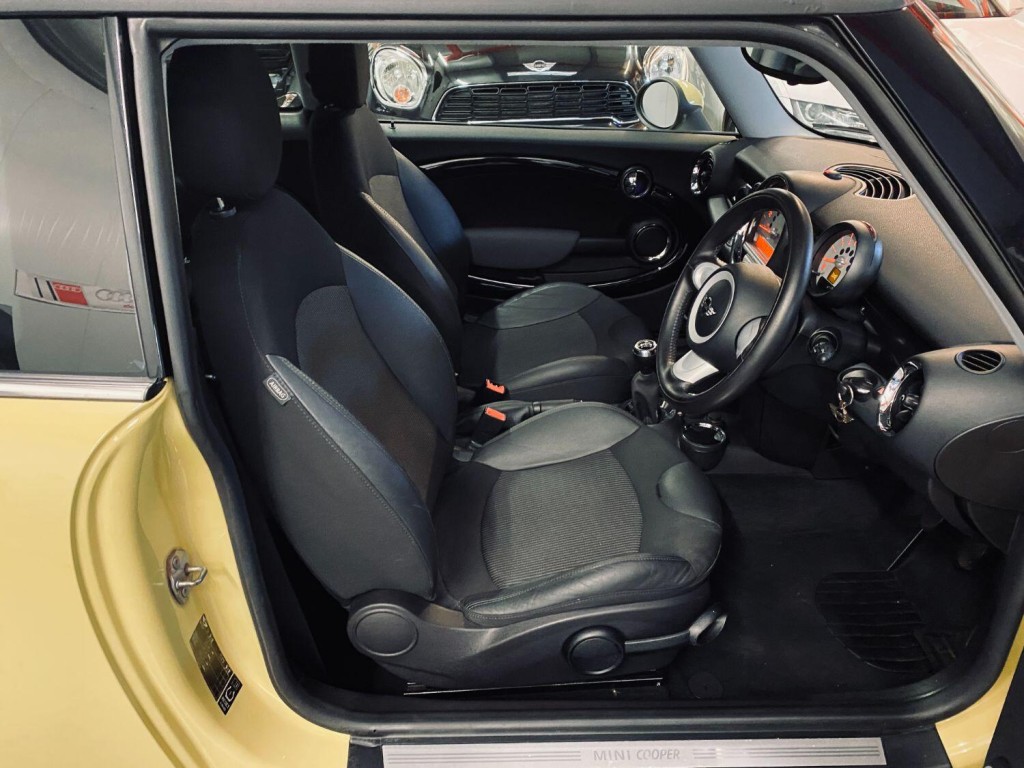 MINI HATCH