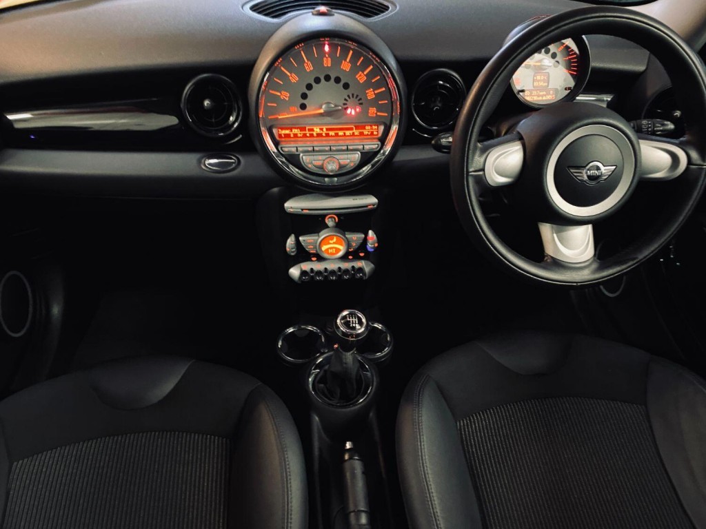 MINI HATCH