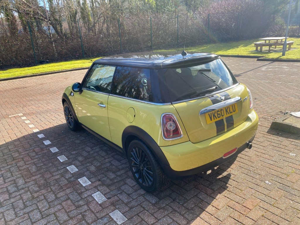 MINI HATCH