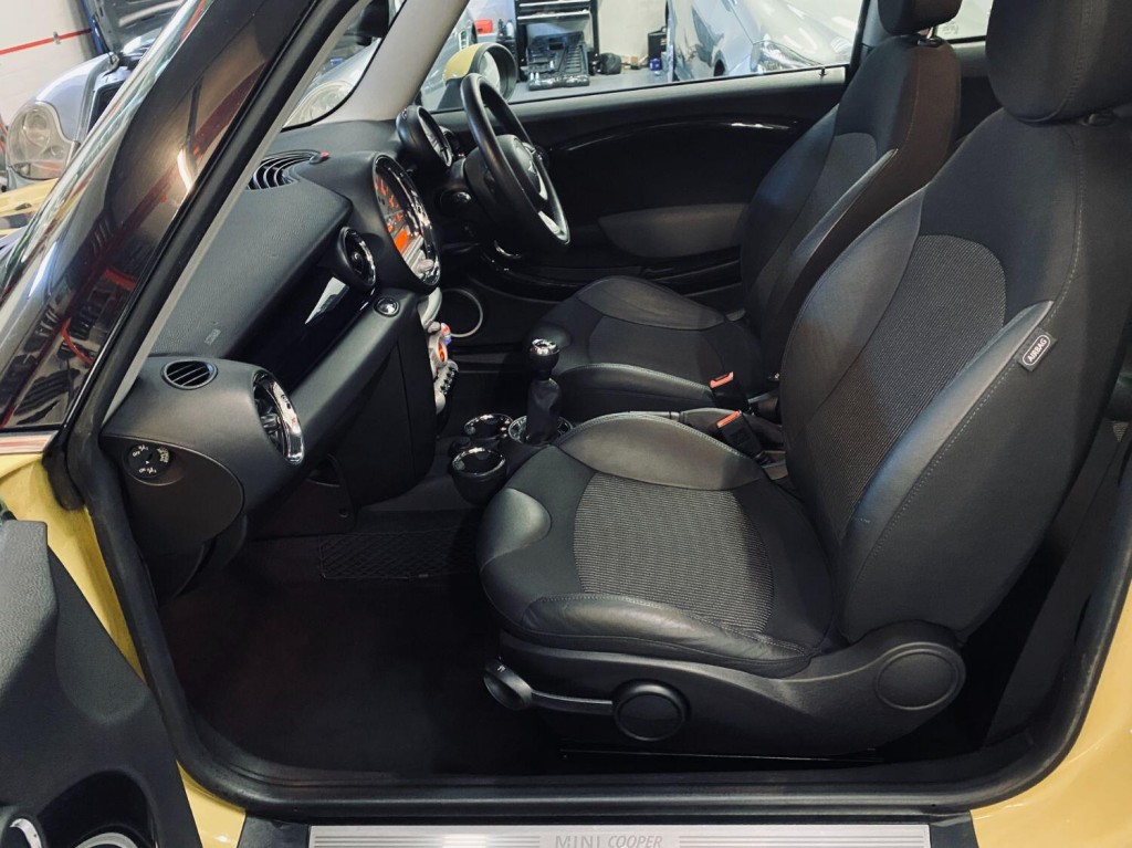 MINI HATCH