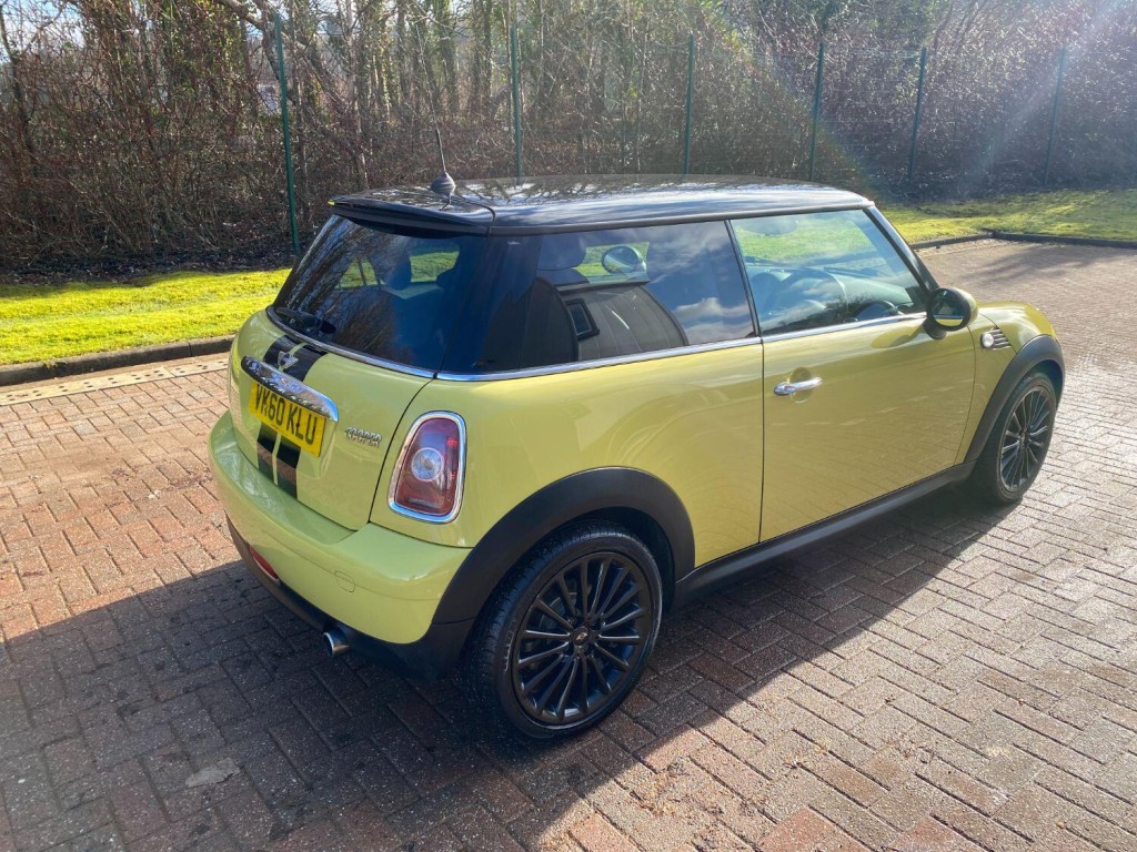 MINI HATCH