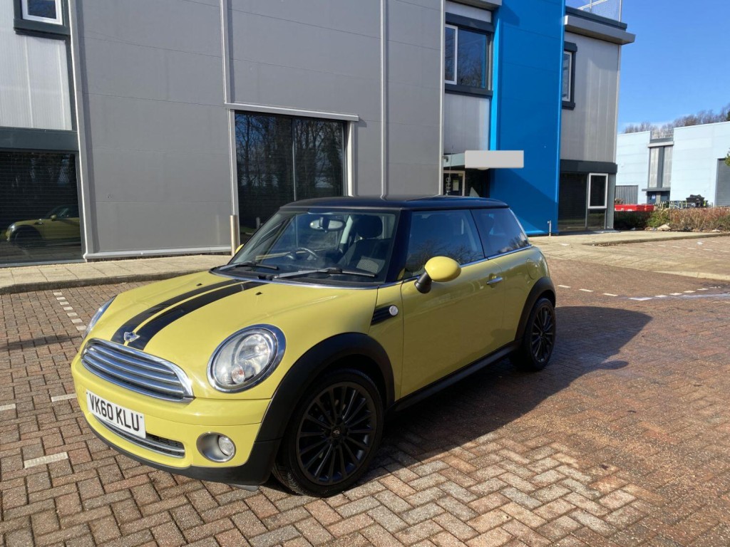 MINI HATCH