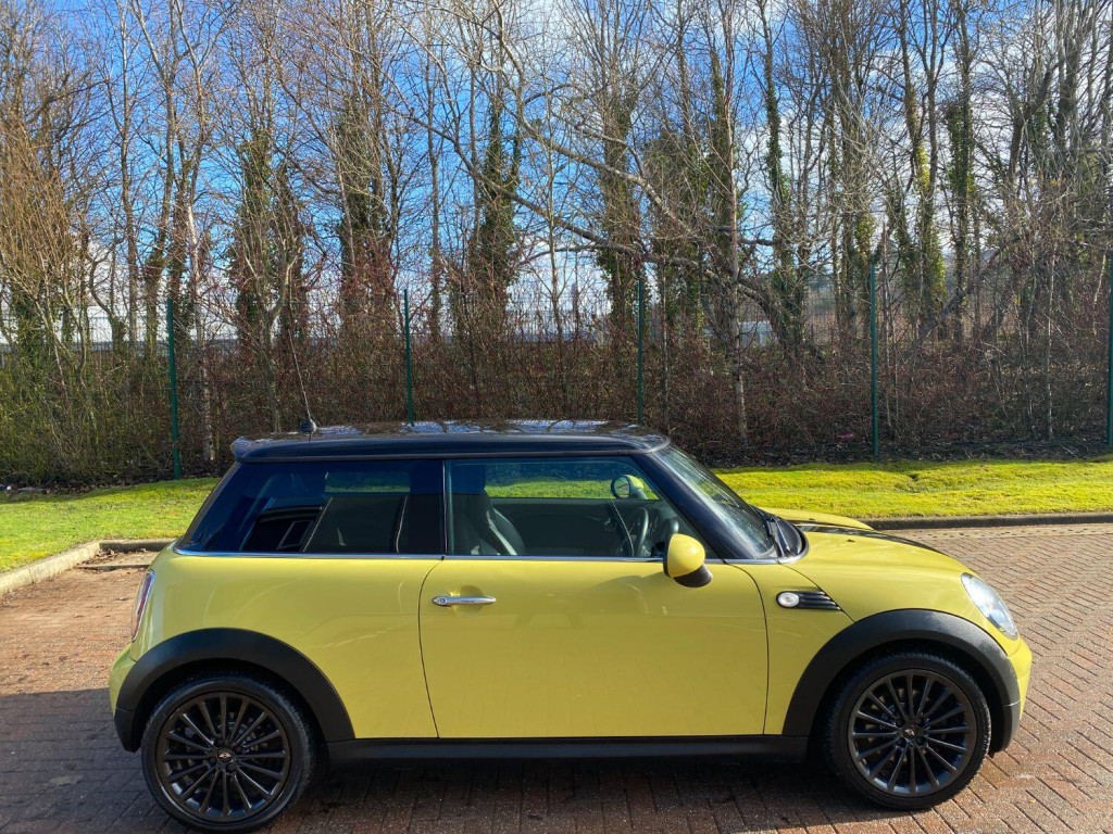 MINI HATCH