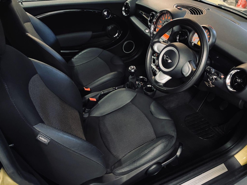 MINI HATCH