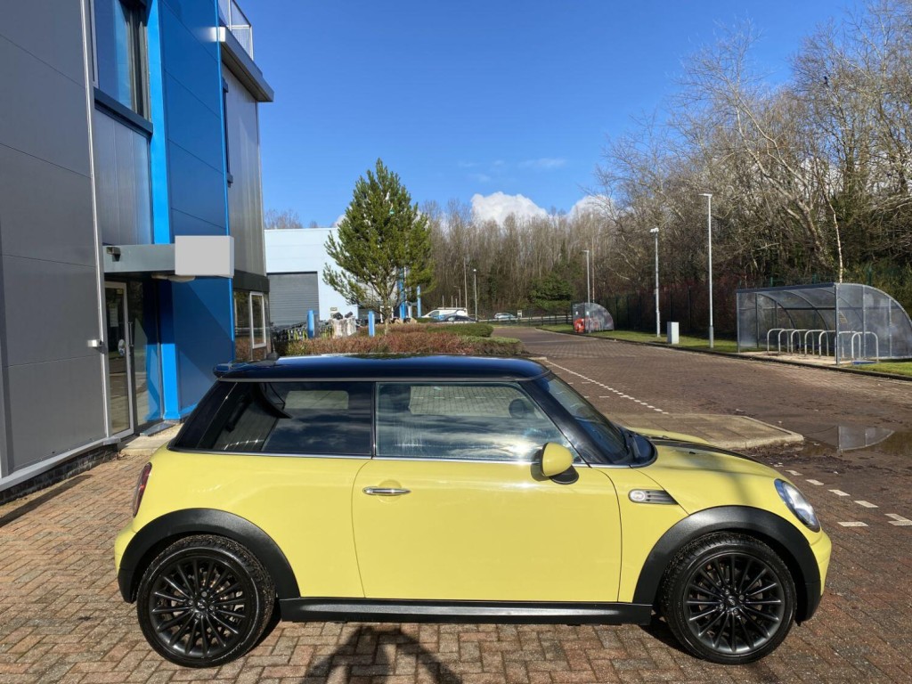 MINI HATCH
