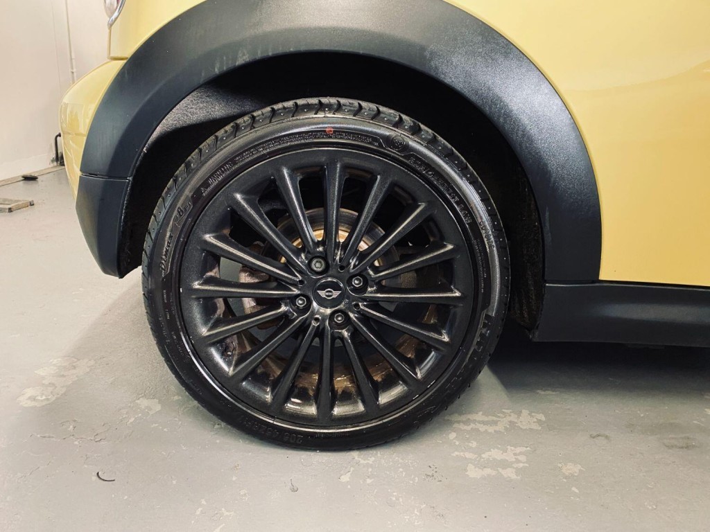 MINI HATCH
