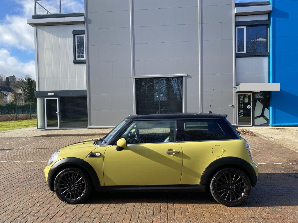 MINI HATCH