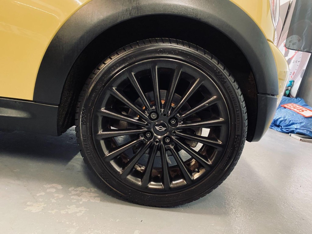 MINI HATCH