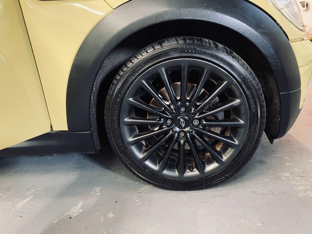 MINI HATCH