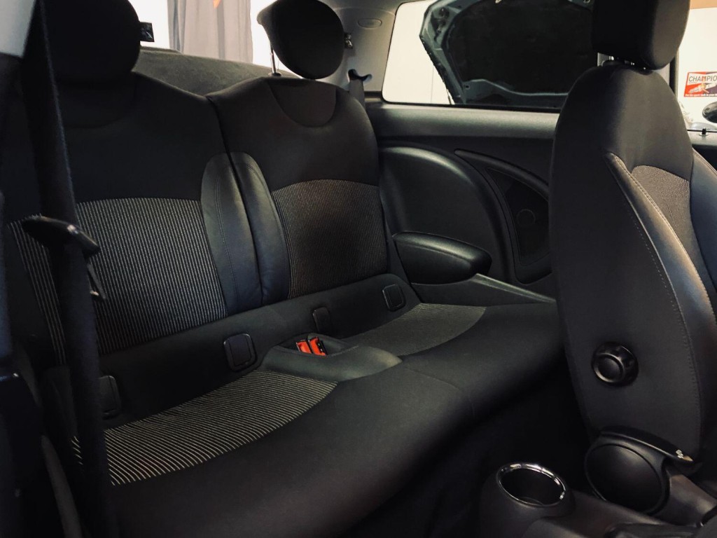 MINI HATCH