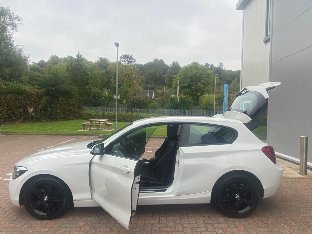 BMW 1 SERIES