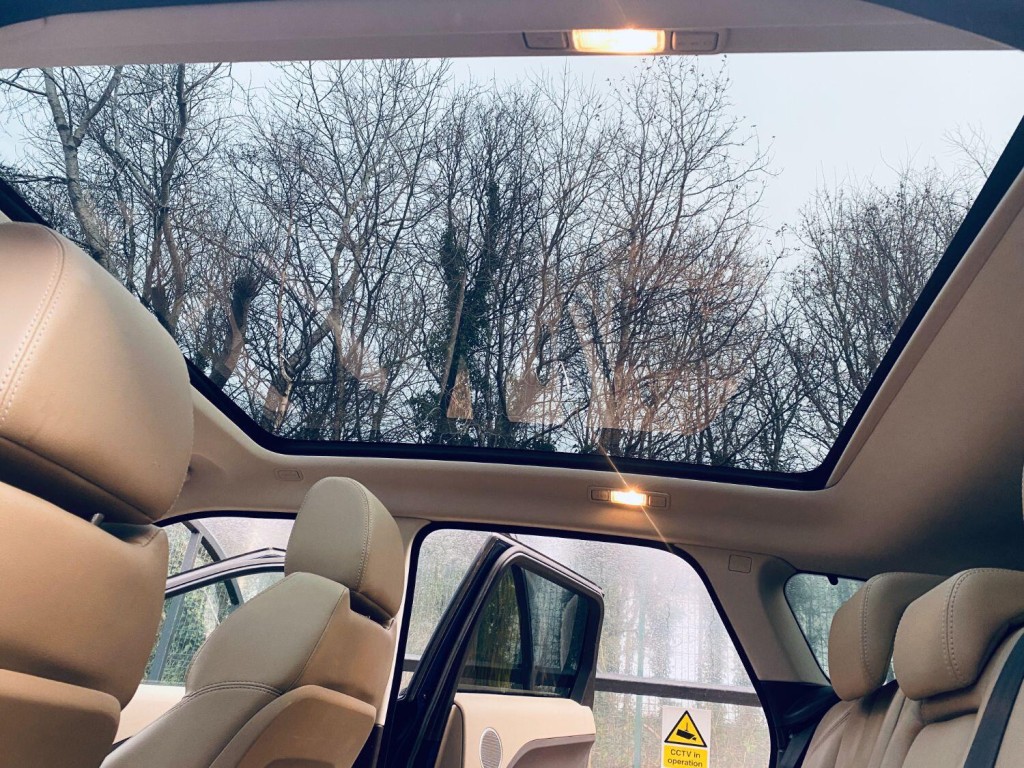 View LAND ROVER RANGE ROVER EVOQUE 2.2 SD4 Pure
