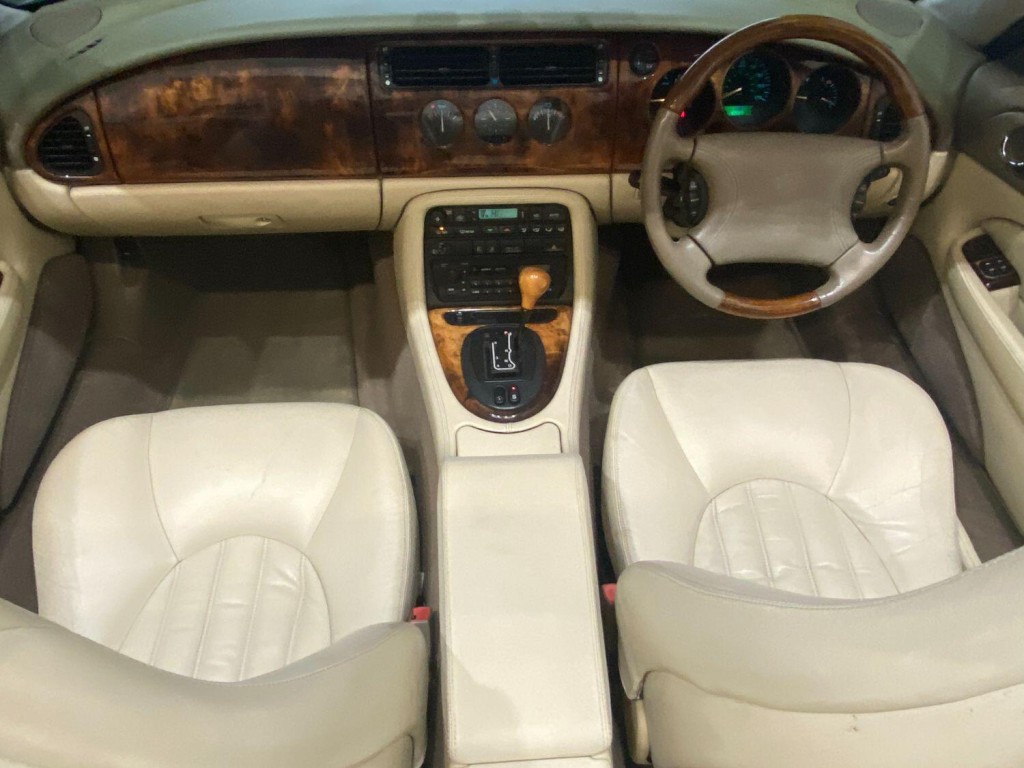 JAGUAR XK8