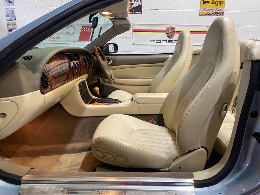 JAGUAR XK8