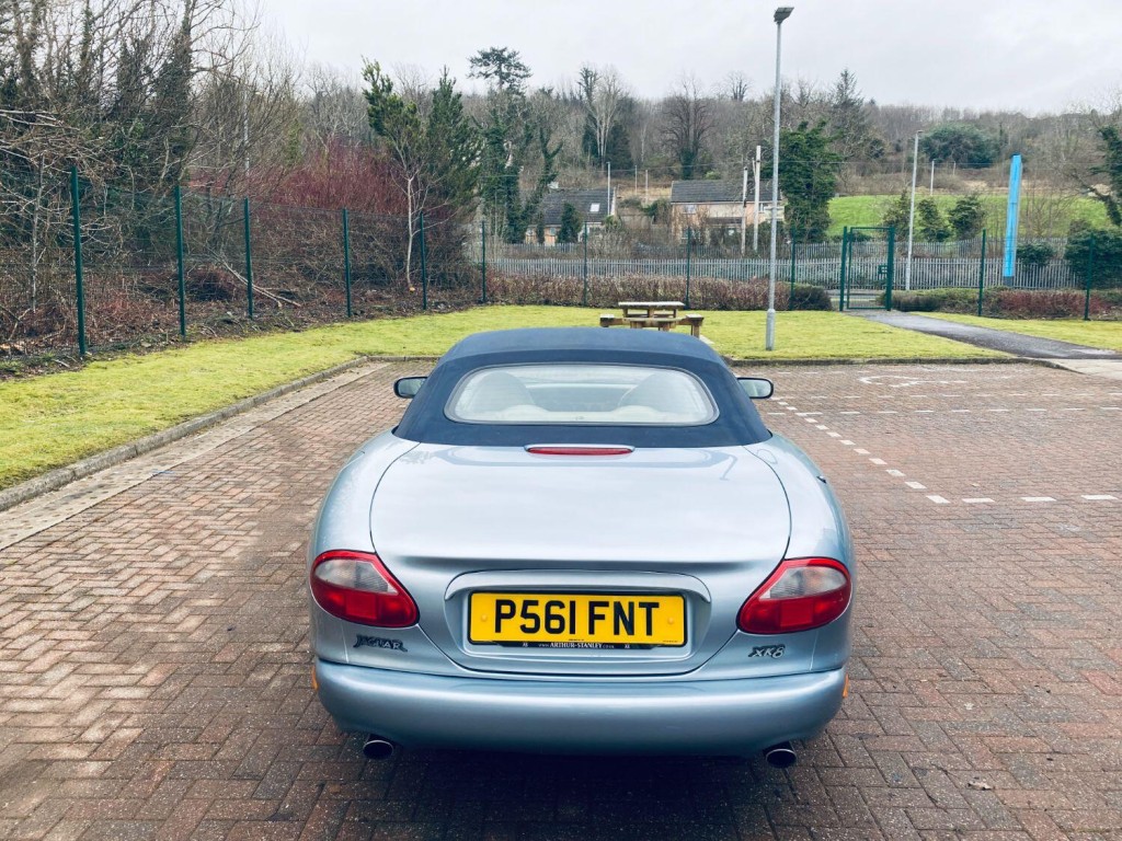 JAGUAR XK8