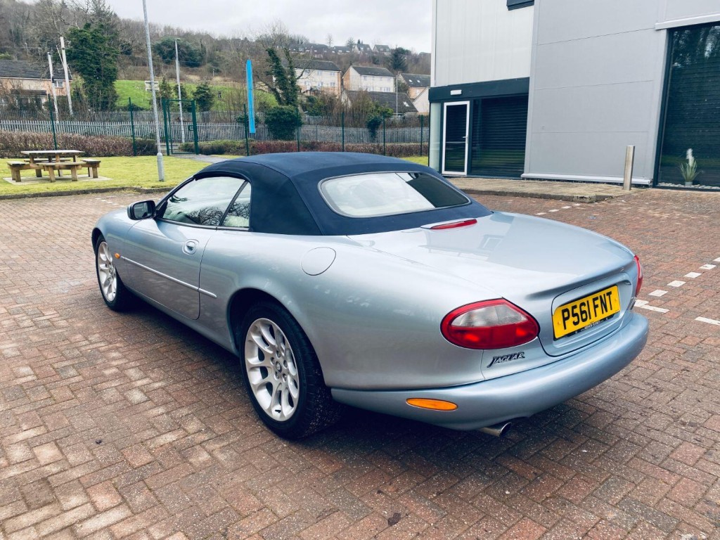 JAGUAR XK8