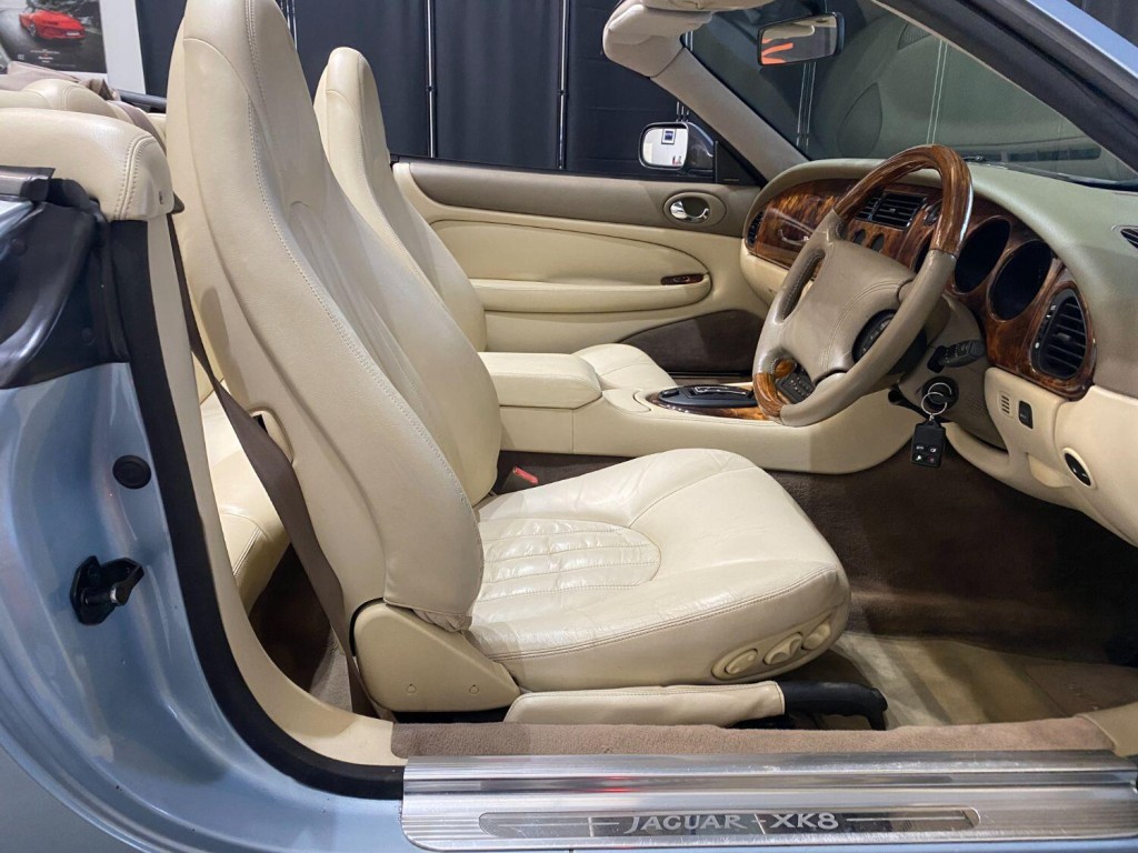JAGUAR XK8