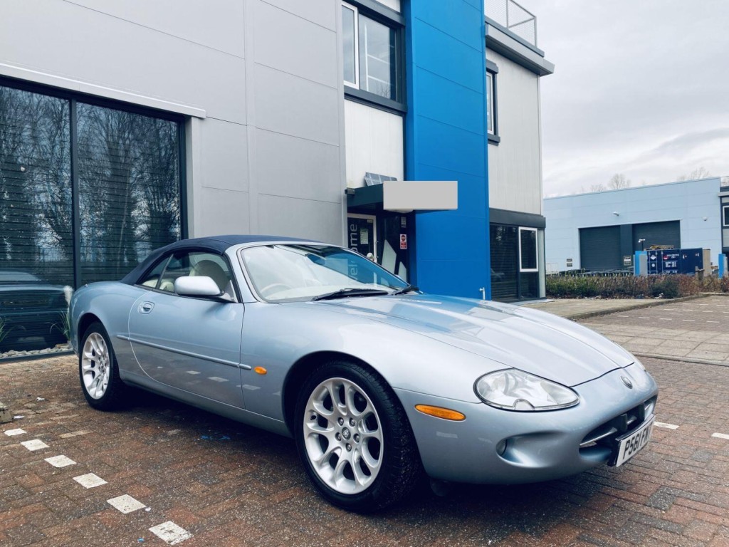 JAGUAR XK8