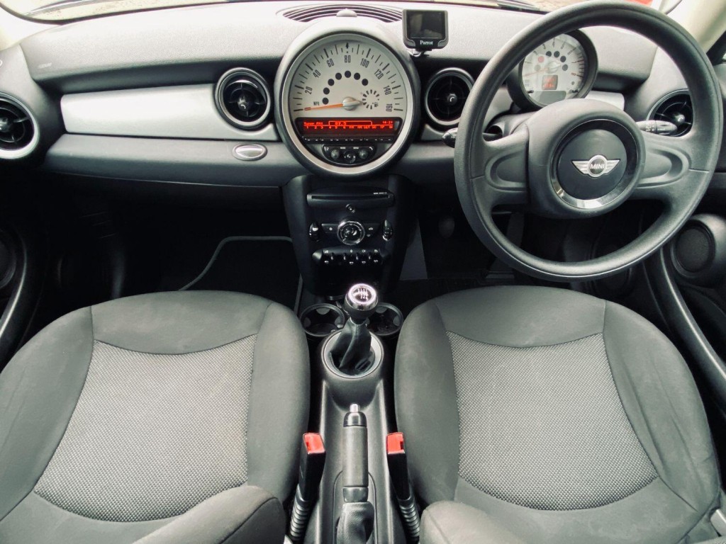 View MINI HATCH 1.6 Cooper Hatch