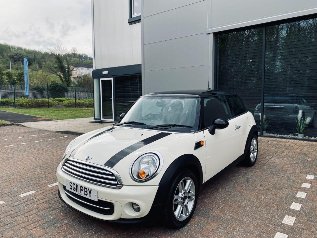 MINI HATCH