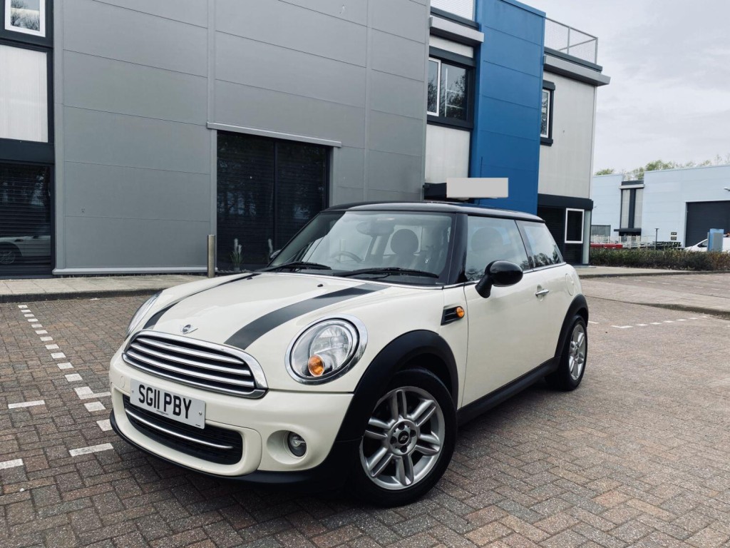 MINI HATCH