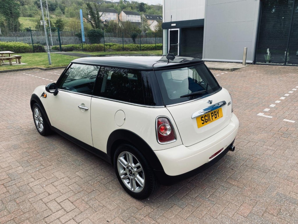 MINI HATCH
