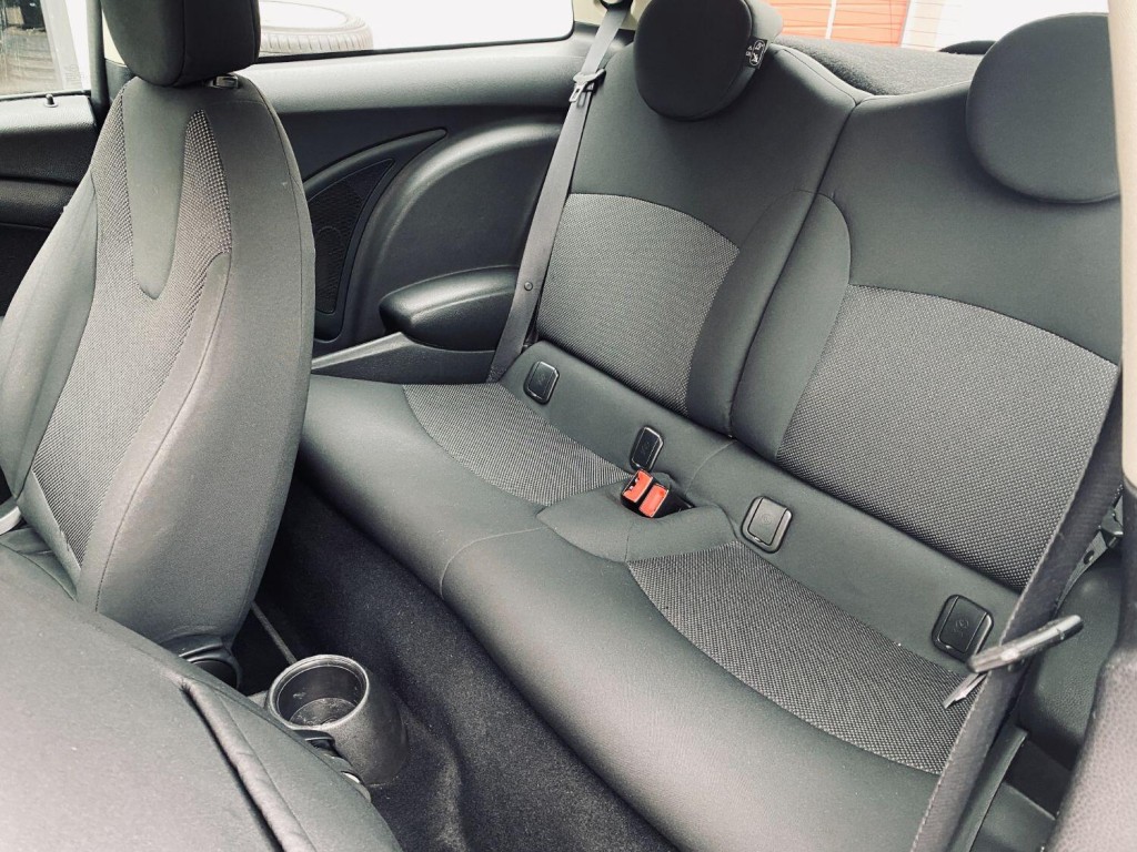 MINI HATCH
