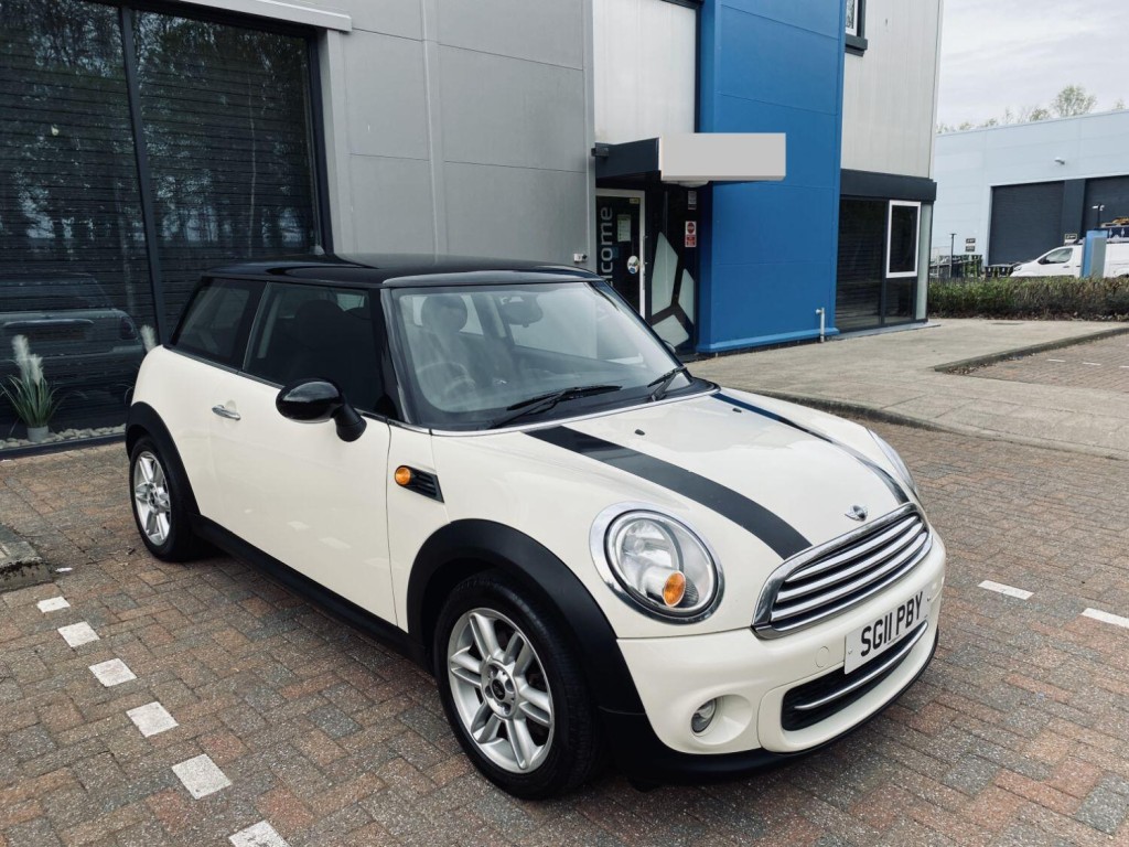 MINI HATCH