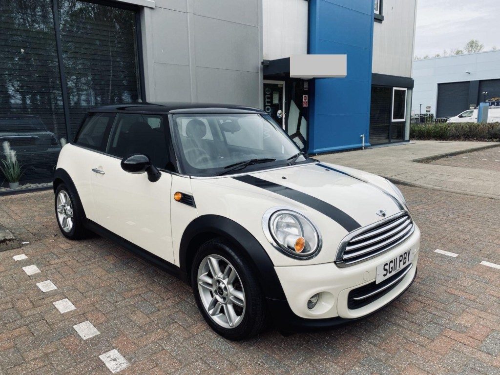MINI HATCH